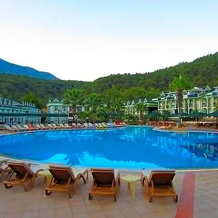 Forest Village Ξενοδοχείο 5*