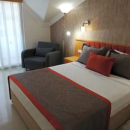 Forest Village Otel 5*